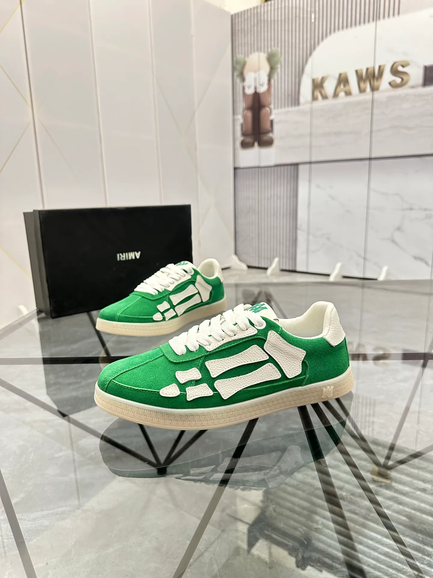 Men's shoes: 💰P420¥ Product trademark: AMIRI* "Amir*" low-top casual shoes Regular size: 38-45 (can be customized to 46) Product material: imported nubuck leather upper, breathable lining, original outsole. Number: 001